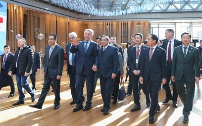 Thủ tướng thăm tập đoàn khí đốt hàng đầu của Nga, kêu gọi đầu tư khí LNG