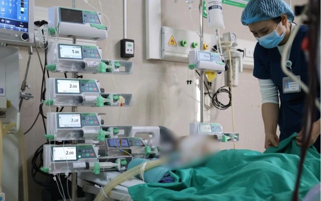 Bệnh nhi 15 tháng tuổi bị xe ô tô cán qua người được bác sĩ cứu sống ngoạn mục